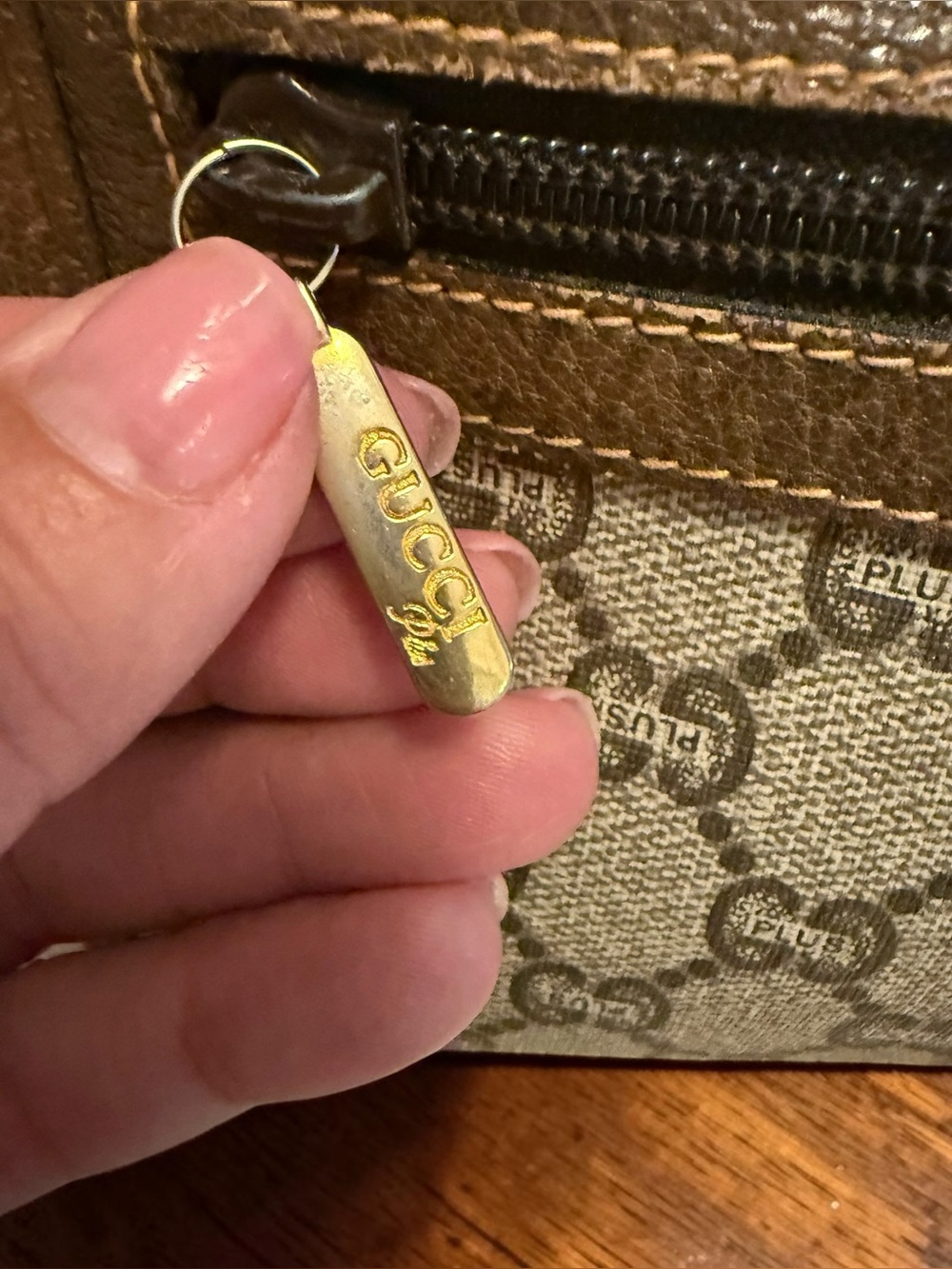 ✨ Vintage Gucci Plus Monogram Canvas Clutch / Cosmetic Pouch ✨ - Picture 3 of 11